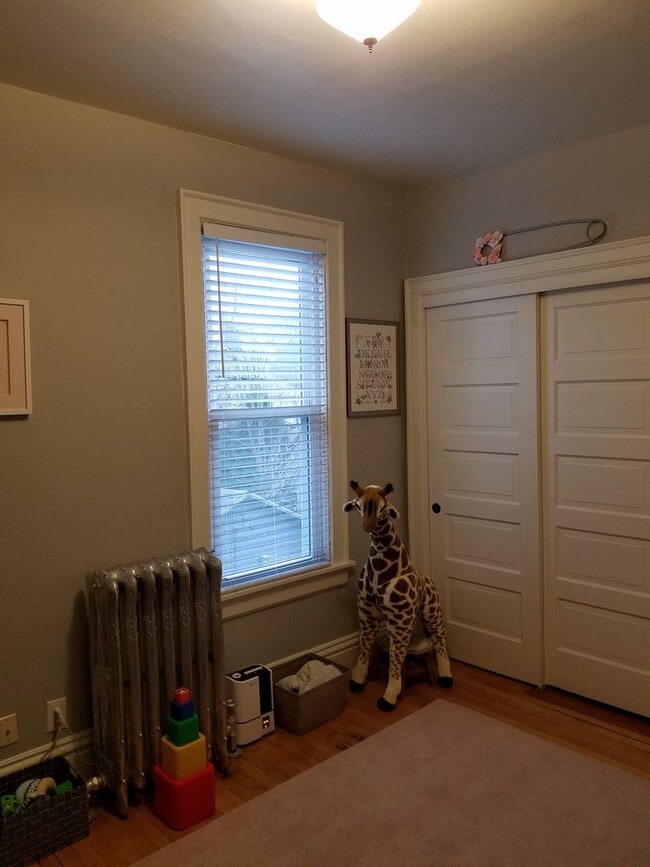 Building Photo - 3272 N Hackett Ave