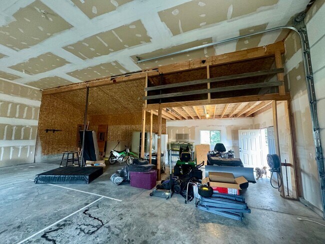 Building Photo - Beautiful home in Black Forest on 2.5 acres