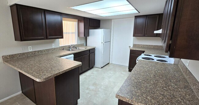 Building Photo - 391 Buttonwood Dr