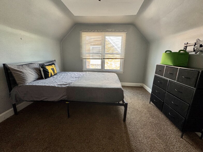 Primary Photo - 5284 Devonshire Rd