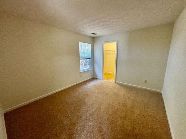 Building Photo - 2735 Meadow Trace Dr