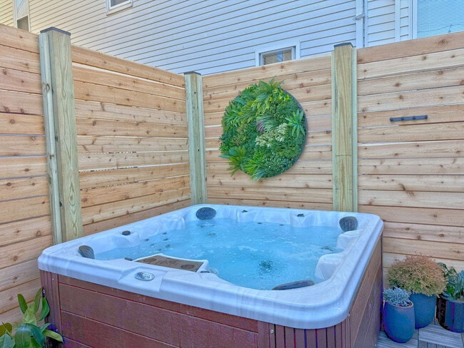 Building Photo - 136 Main St