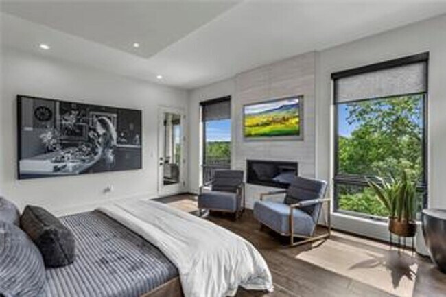 Building Photo - {5842} Luxury Rental in Forrest Ridge Esta...