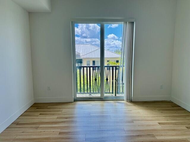 Building Photo - 225 S Latitude Cir