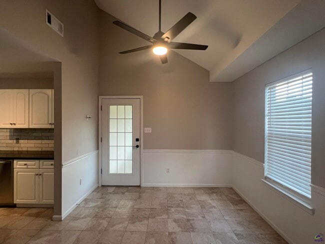 Building Photo - 226 Golden Eagle Dr