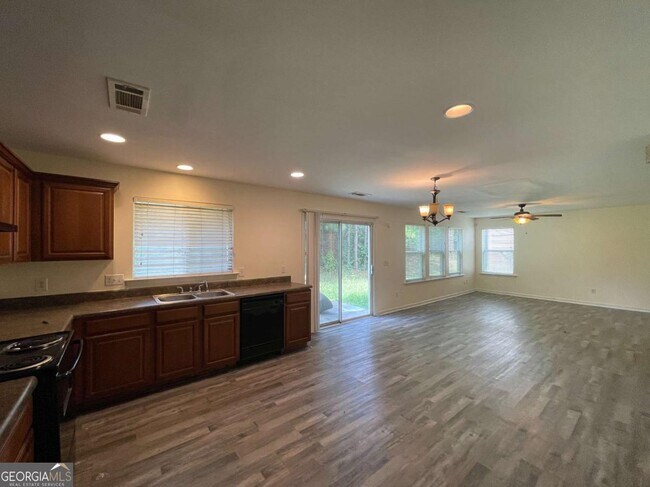 Building Photo - 5553 Sable Way