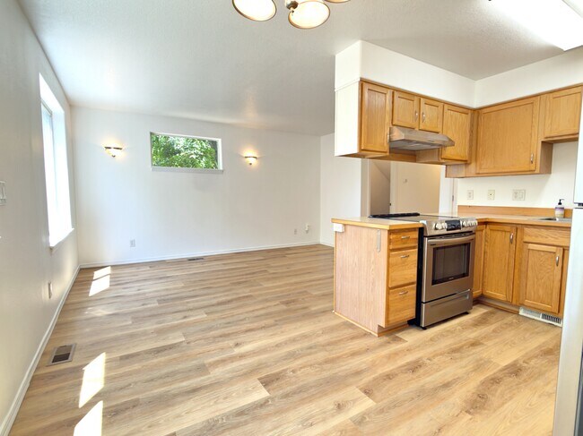 Building Photo - 8807 N Tyndall Ave