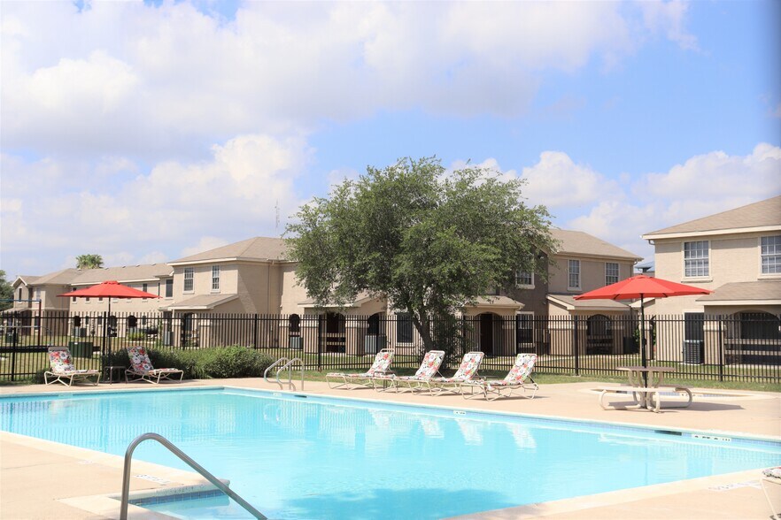 Primary Photo - Paseo Plaza