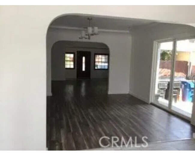 Building Photo - 1013 Rosewood Ave