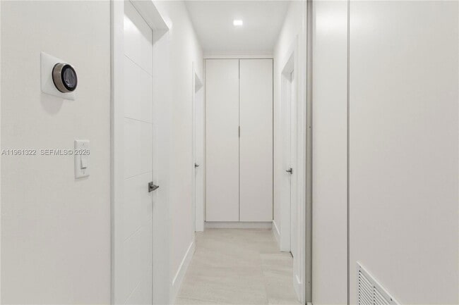 Building Photo - 1261 NE 98th St