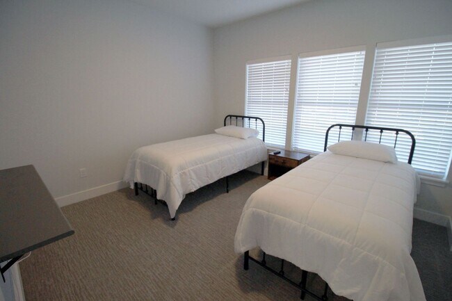 Building Photo - 2655 S Muirfield Pl