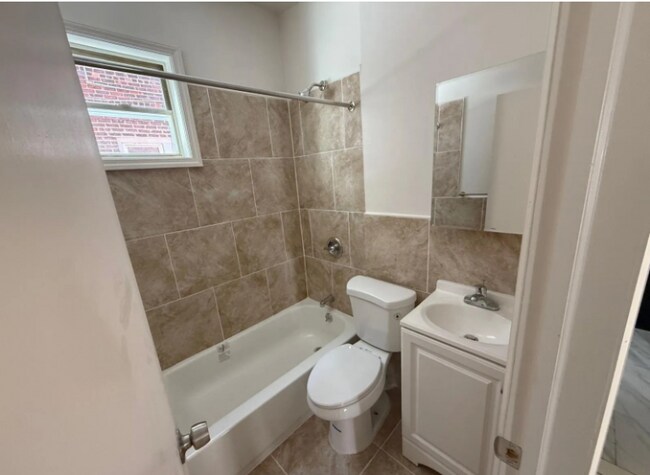 Building Photo - 867 E 231st St