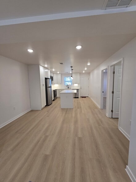 Building Photo - 198 S Court St