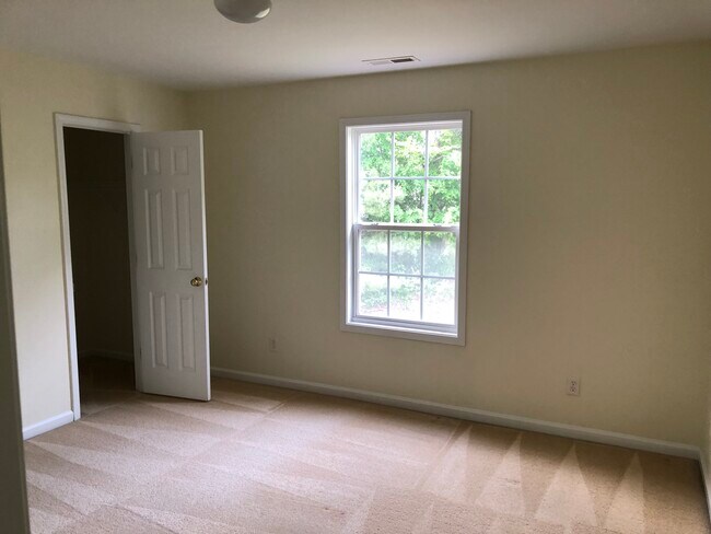 Building Photo - 1147 Pebble Creek Xing