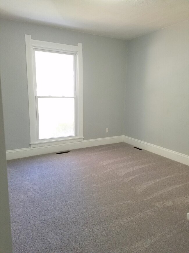 Building Photo - 618 Cottage Ave