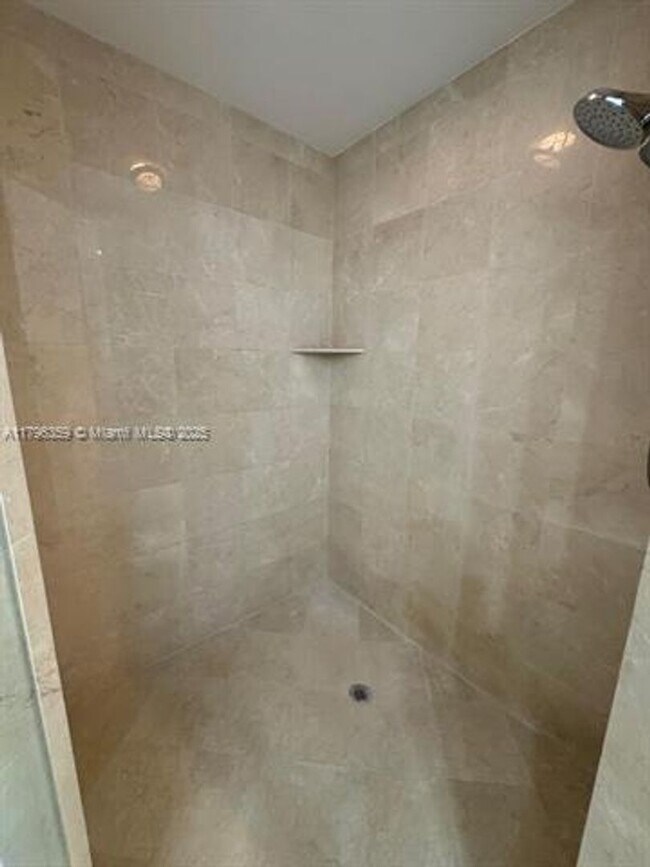Building Photo - 18101 Collins Ave