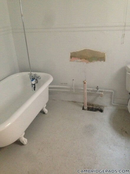 Building Photo - 14 Centre St