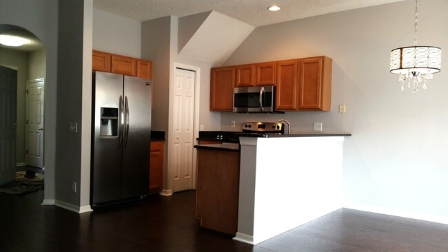 Building Photo - 569 Vallance Way NE