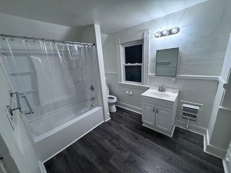 Building Photo - 650 W 3rd St