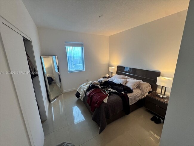 Building Photo - 1060 Brickell Ave