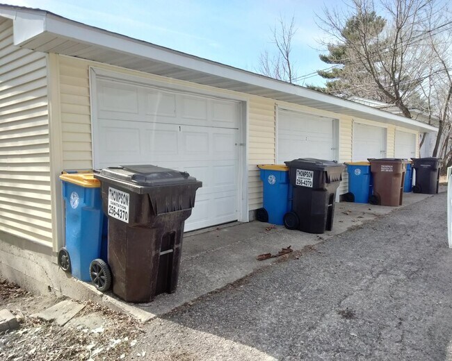 Building Photo - 2-bedroom 1 bedroom in Ellendale - Garage included!