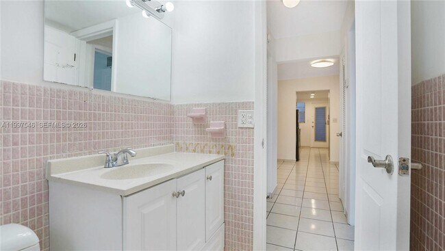 Building Photo - 1340 Lincoln Rd