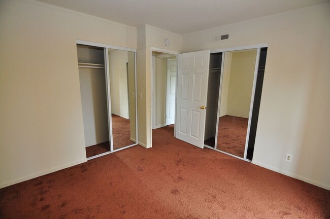Building Photo - 532 Tyrella Ave