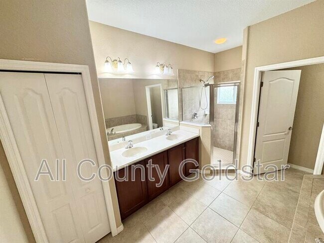 Building Photo - 11489 Tinder Ct