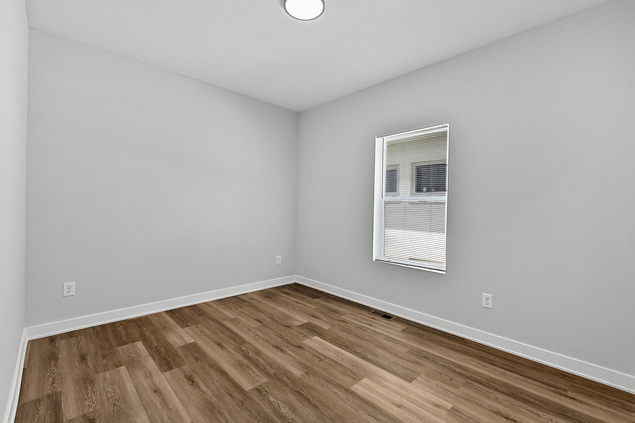 Building Photo - 3947 Rookwood Ave