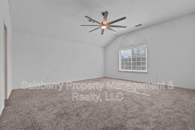 Building Photo - 1105 Hall Dr