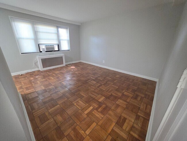 Interior Photo - 1649 FRANKLIN ST NE