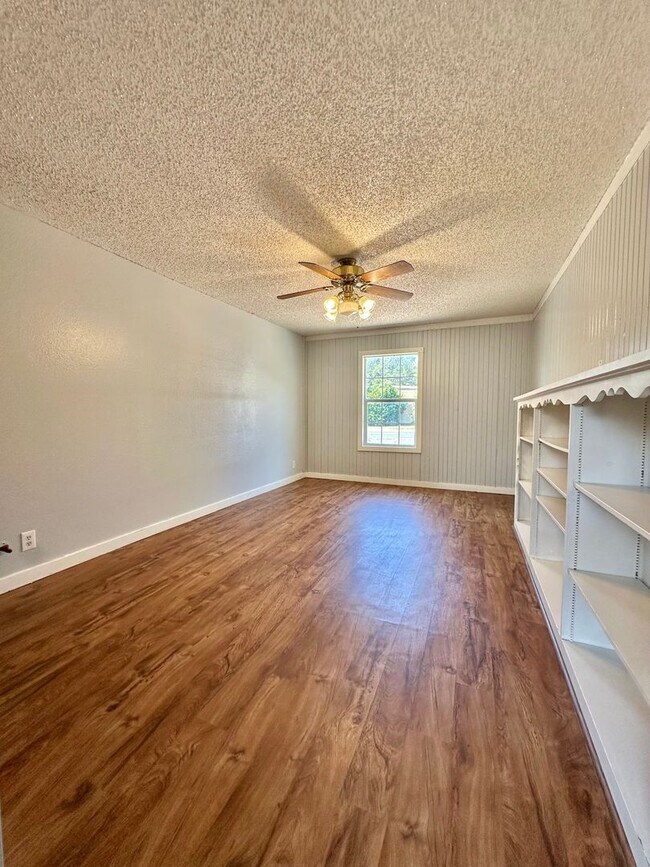 Building Photo - NOW AVAILABLE - Large 4 Bedroom Santa Rita...