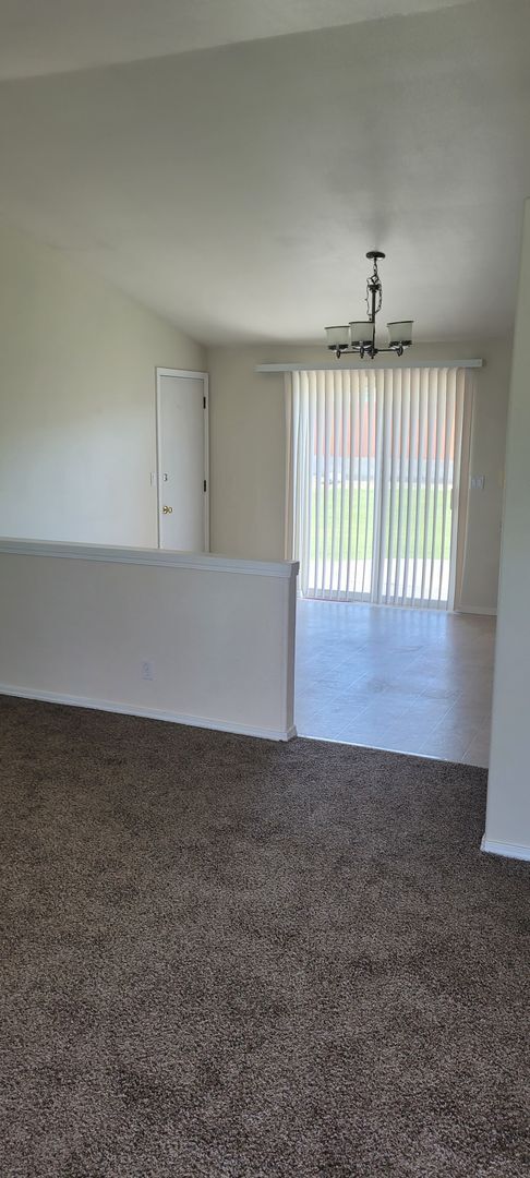 Building Photo - Cozy home on large lot w/fenced backyard