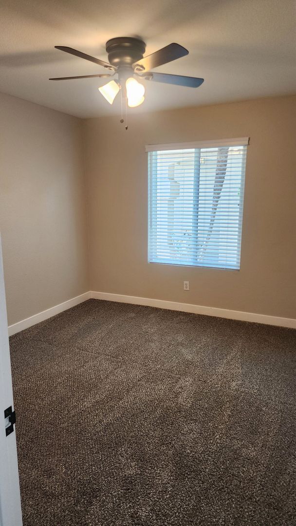 Building Photo - Waterfront living in Chandler!