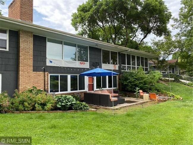 Building Photo - 1952 Oak Knoll Dr