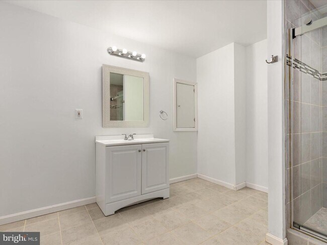 Building Photo - 10625 Wulford Ct