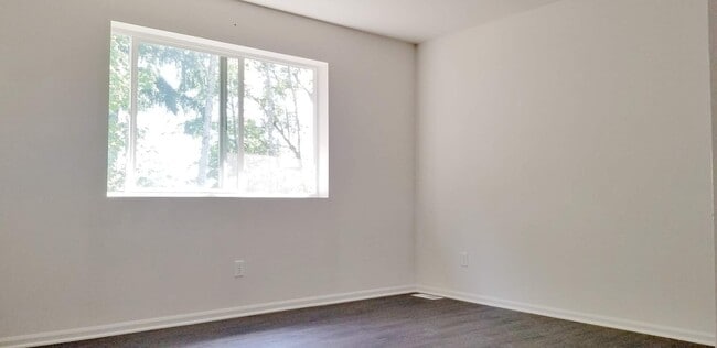 Building Photo - Move in Ready! - Tumwater Hill home with 3...