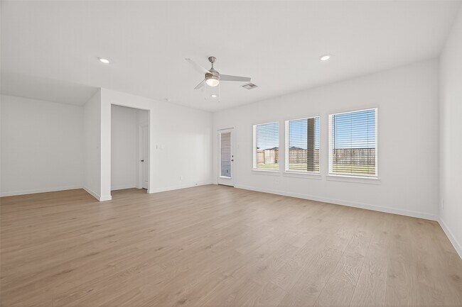 Building Photo - 4323 Camden Lakes St