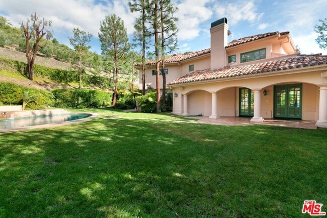 Building Photo - 1450 Cuesta Linda Dr