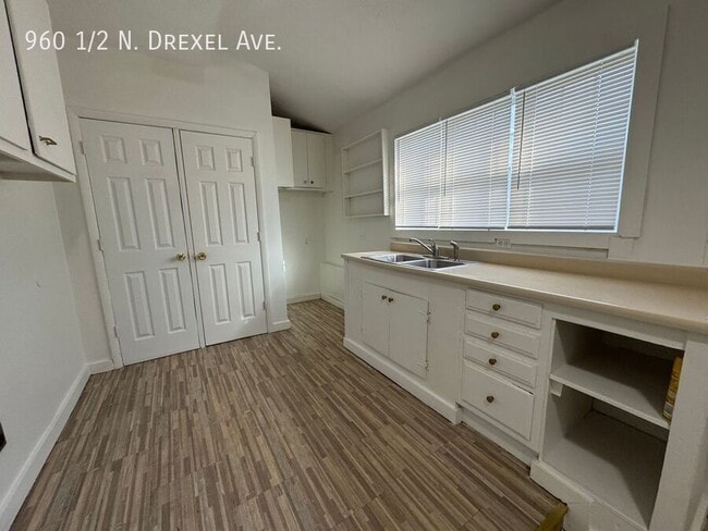 Building Photo - 960 N Drexel Ave