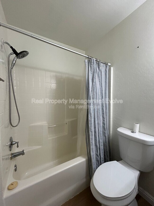 Building Photo - 4926 E Whitehall Dr