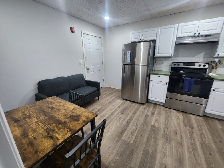 Building Photo - 151 S Main St