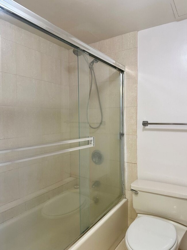 Building Photo - Honolulu Park Place - 2BR/2BA/Tandem Parking
