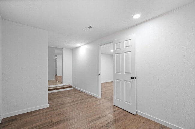 Building Photo - 442 S Monte Vista Ave