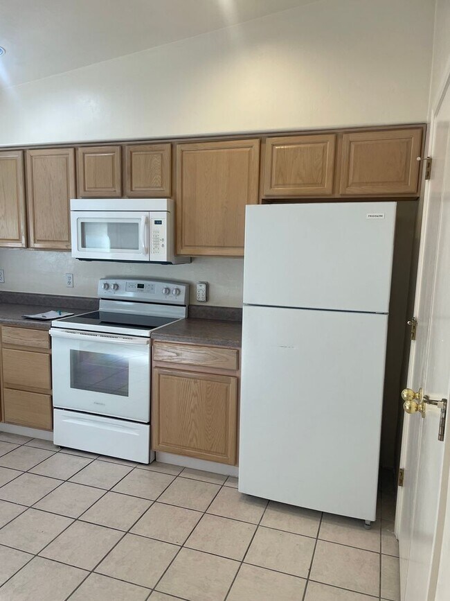 Building Photo - 3673 S Camino Seco