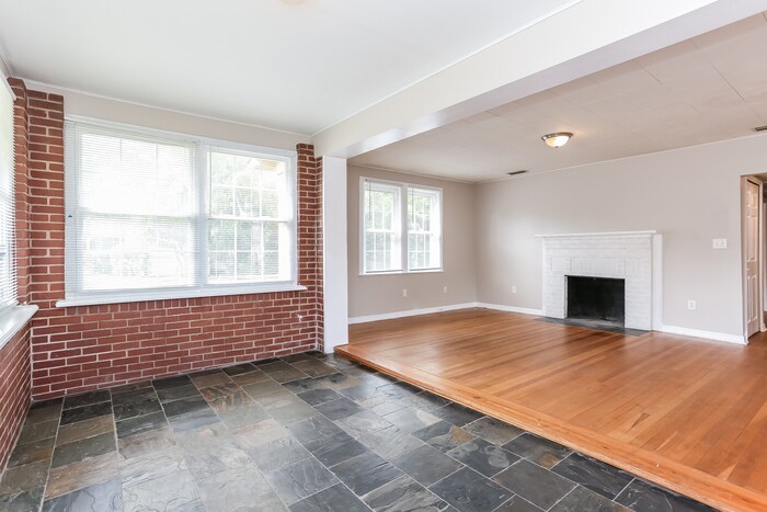 Building Photo - 487 W 67th St
