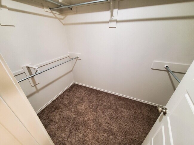 Building Photo - 6, 9 or 12 month Lease! Cooper Schools/ So...