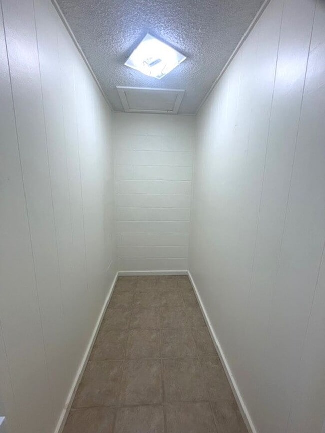 Building Photo - 4 bed/ 2 bath Townhome in Makakilo, Utilit...