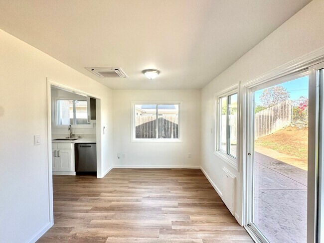 Building Photo - Beautifully Remodeled 4bd/2.5ba CLAIREMONT Home! Fenced yard, garage, PET friendly!