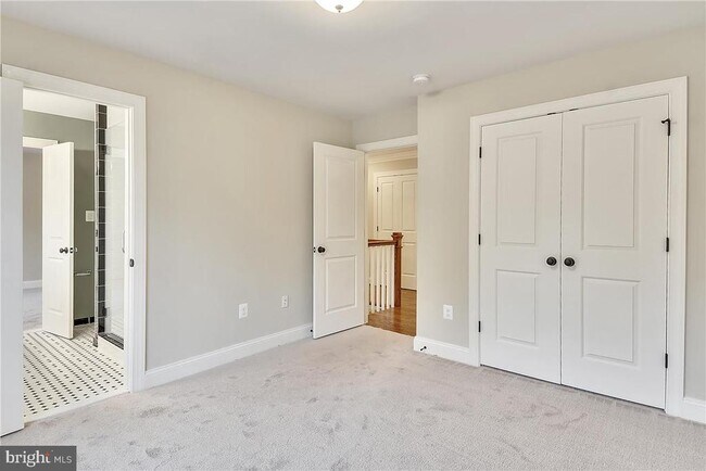 Building Photo - 2205 N Edison St